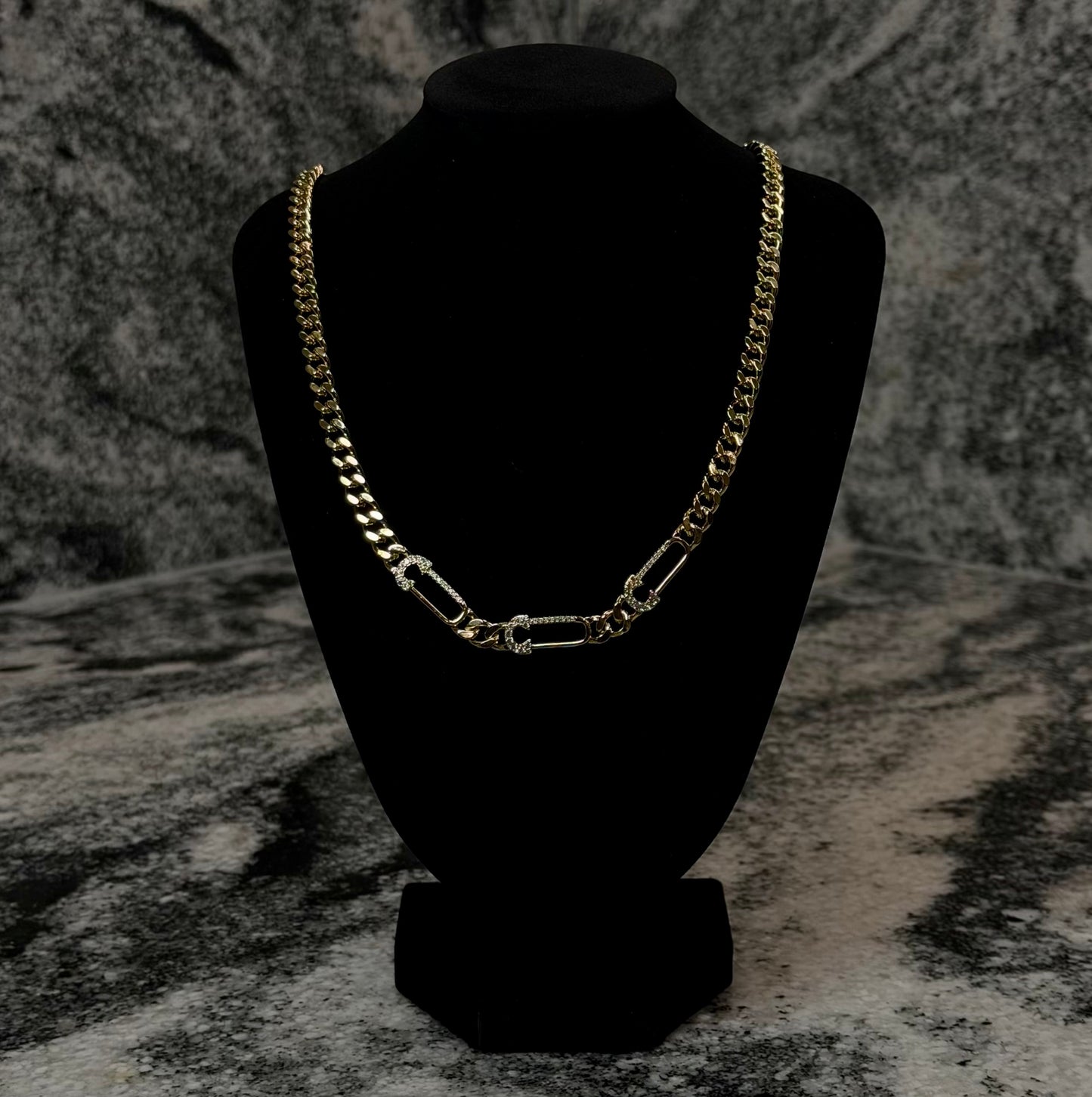 Collar Cuban Link con Eslabones Iced Out | Oro Laminado